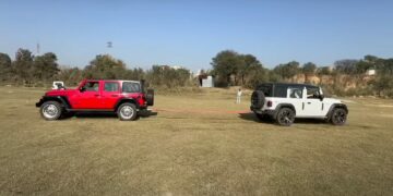 Mahindra Thar Roxx vs Jeep Wrangler vs Bolero Tug of War