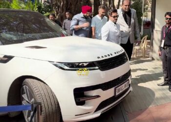 Aparshakti Khurana Buys Range Rover