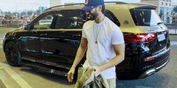 Shahid Kapoor Buys New Mercedes Maybach Gls600