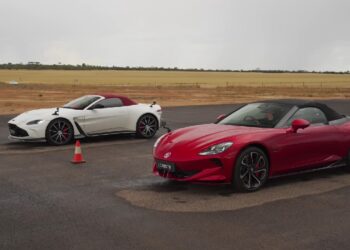 Aston Martin Vantage vs MG Cyberster Drag Race