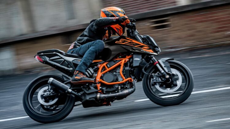 2025 Ktm 390 Duke Action Black Ebony Black